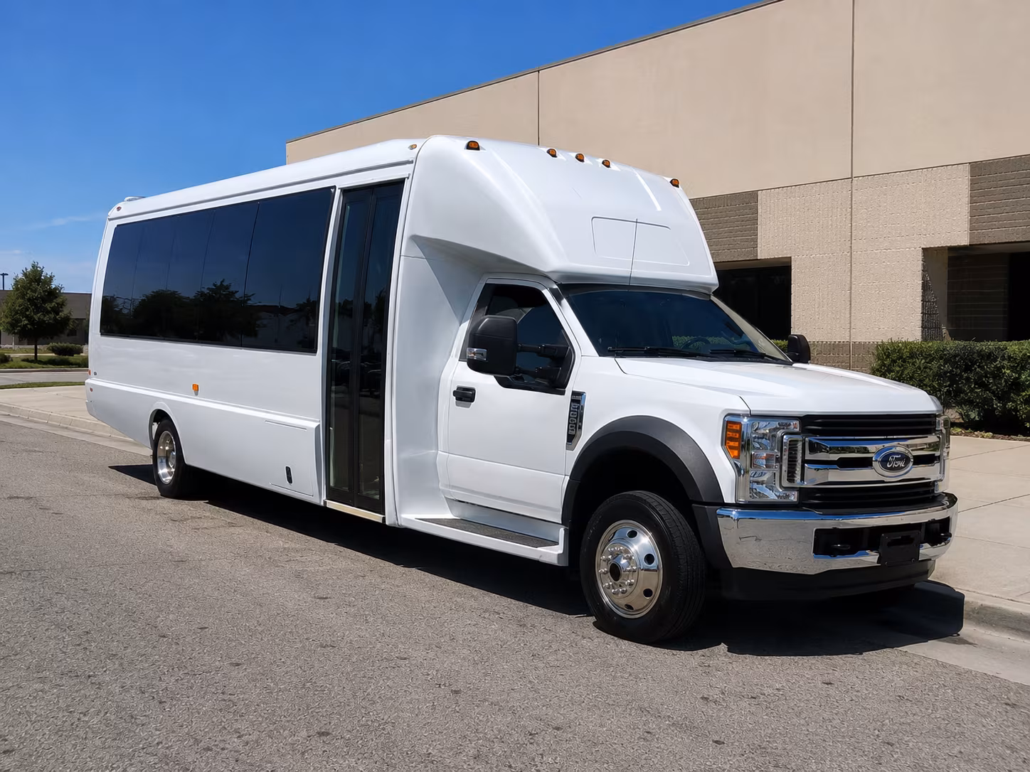 outdoor and nature field trip buses along the columbia river