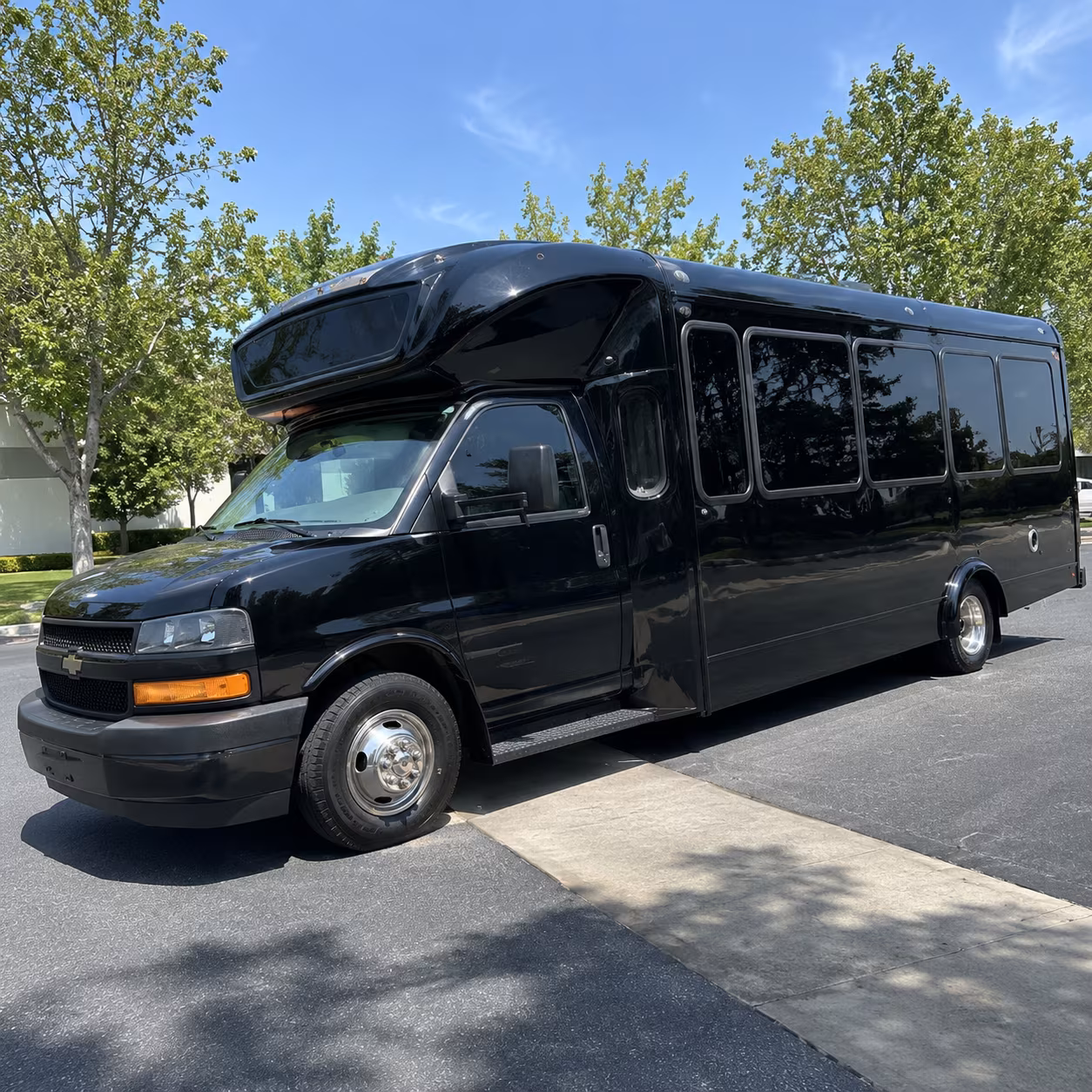richland 15 passenger party bus