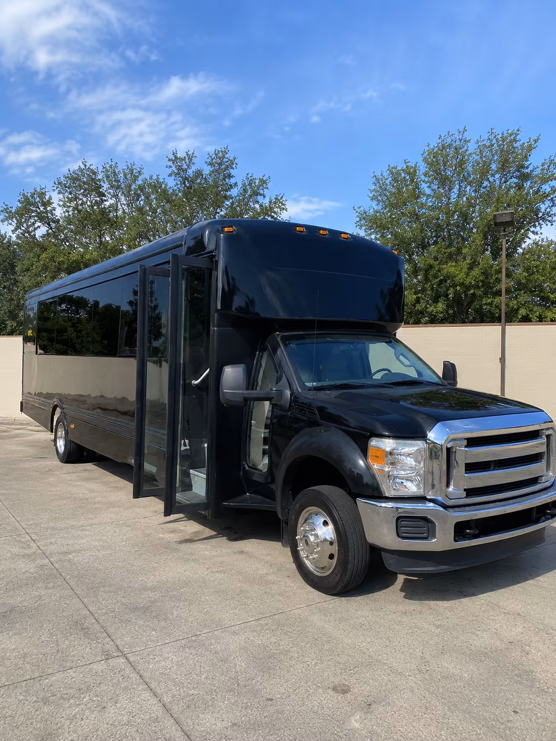 richland 20 passenger party bus