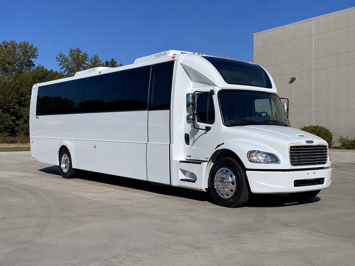 richland 28 passenger party bus